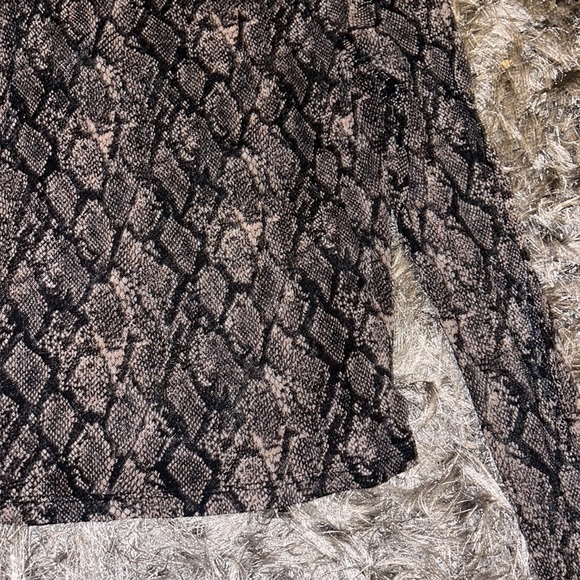 Snake Print Sheer Cropped Mock Neck Long Sleeve - Picture 3 of 3